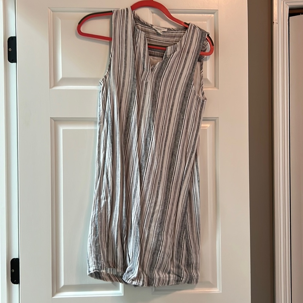 Women’s Gray and White dress